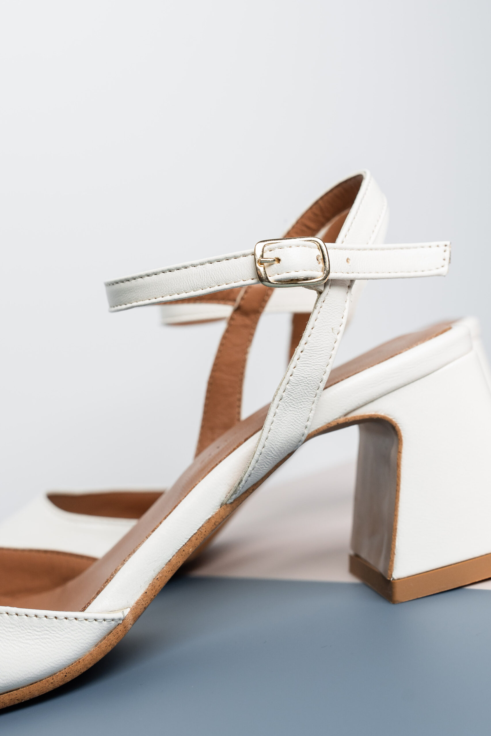 sandali bianchi con tacco