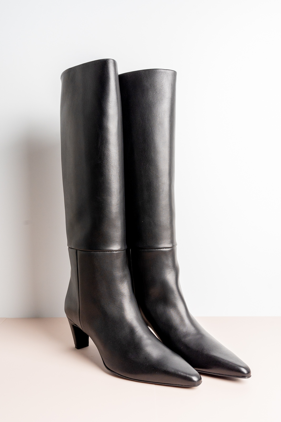 stivali neri con tacco