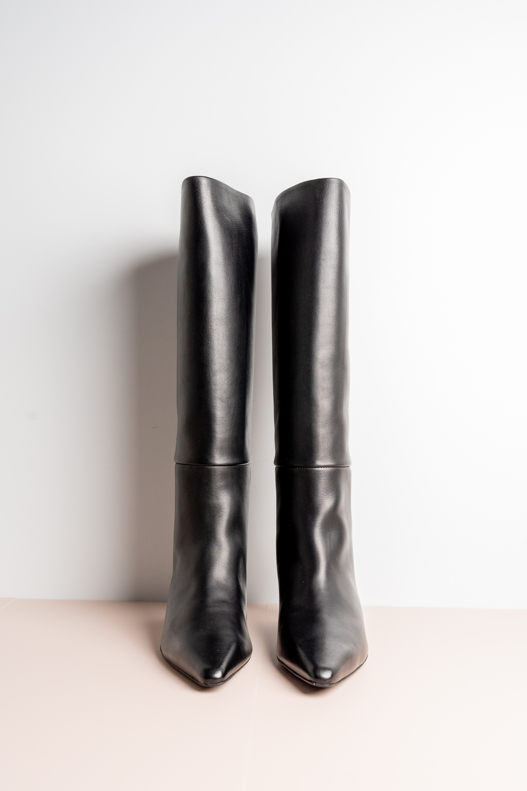 stivali neri a punta