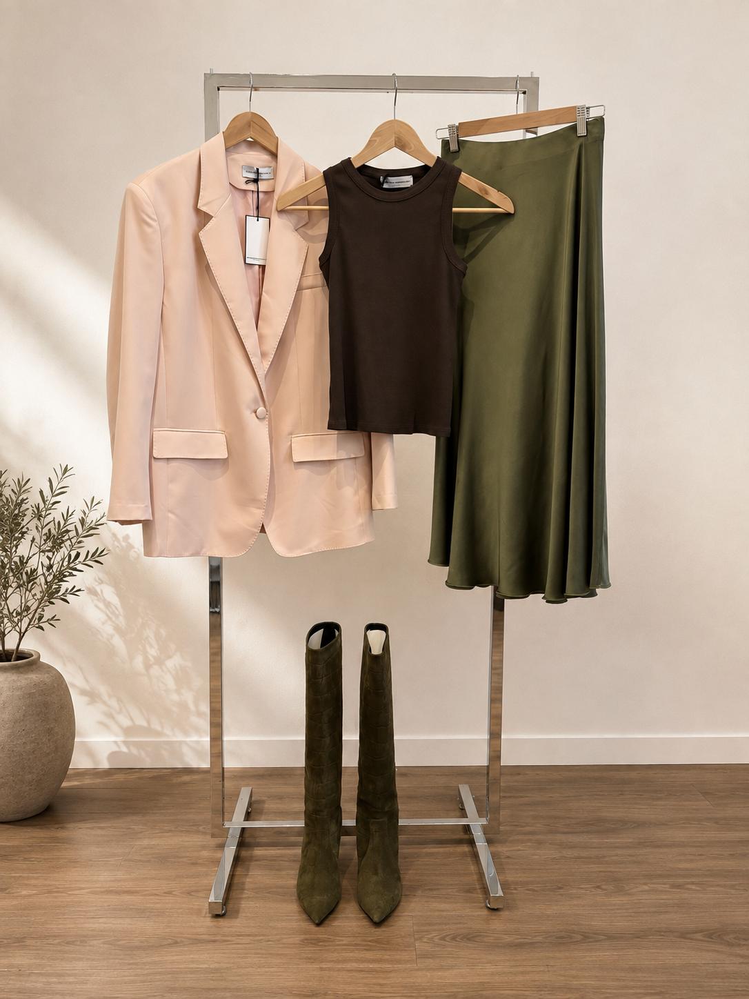 Look donna rosa cipria, cioccolato e verde oliva