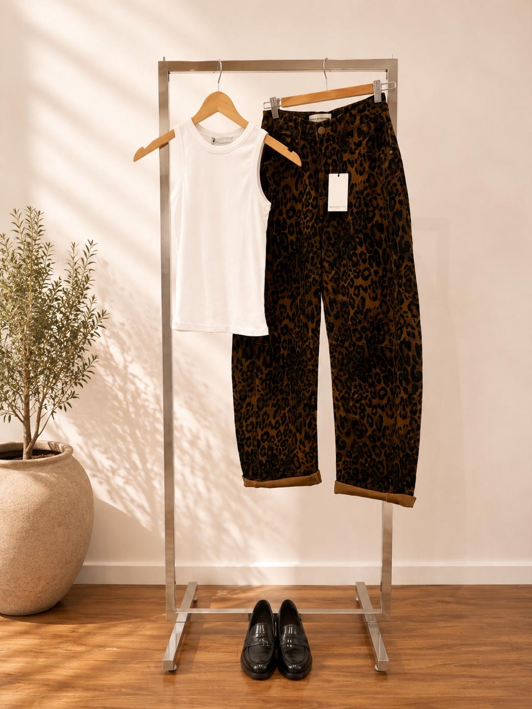 look canotta e pantalone animalier barrrel